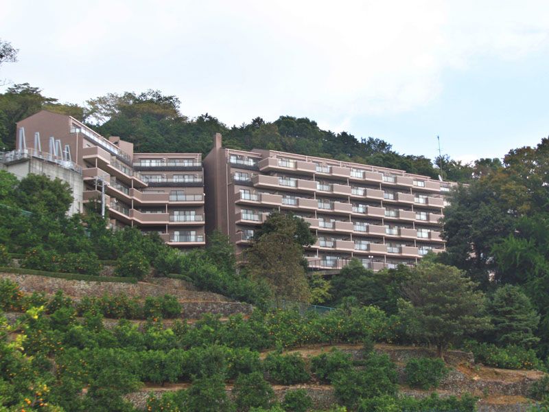 Rotary Plaza Yugawara Condo with Onsen & Mountain Views for Sale - Thumbnail 2