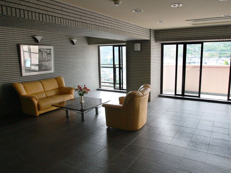 Rotary Plaza Yugawara Condo with Onsen & Mountain Views for Sale - Thumbnail 4