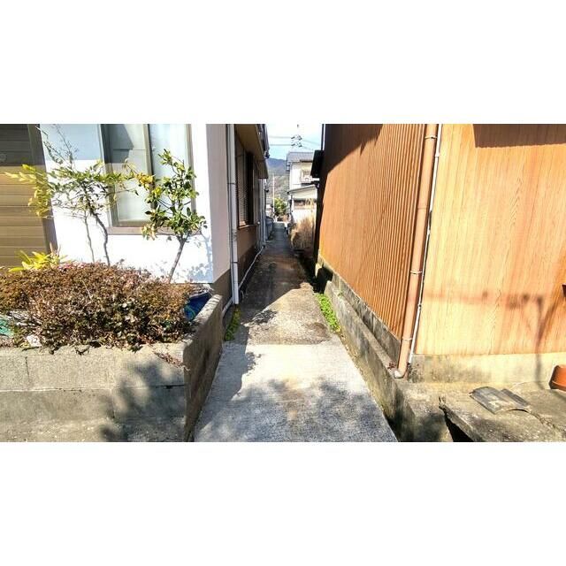 Residential Land for Sale in Ino Town, Kochi - 389.22 sqm - Thumbnail 3