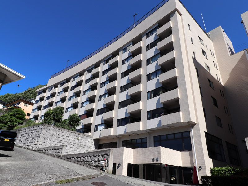 2LDK Apartment for Sale in Atami, Shizuoka - 77.19m² - Thumbnail 2