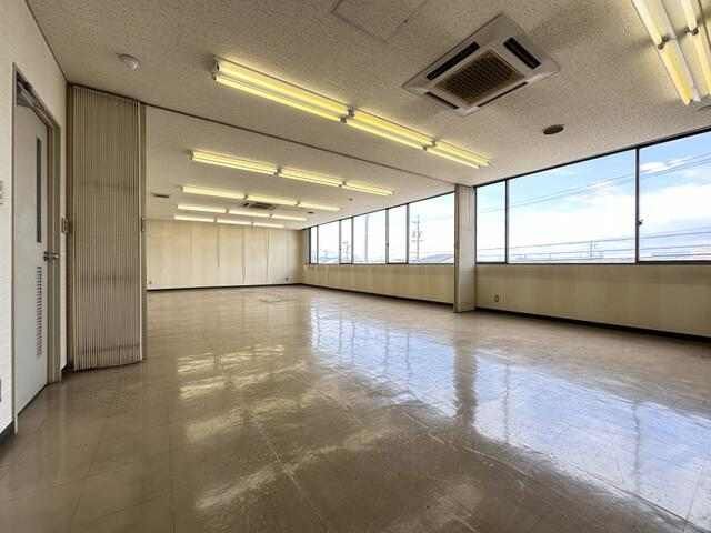 Lease 412 sqm Steel Building in Tsushima, Aichi | 440,000 Yen - Thumbnail 2