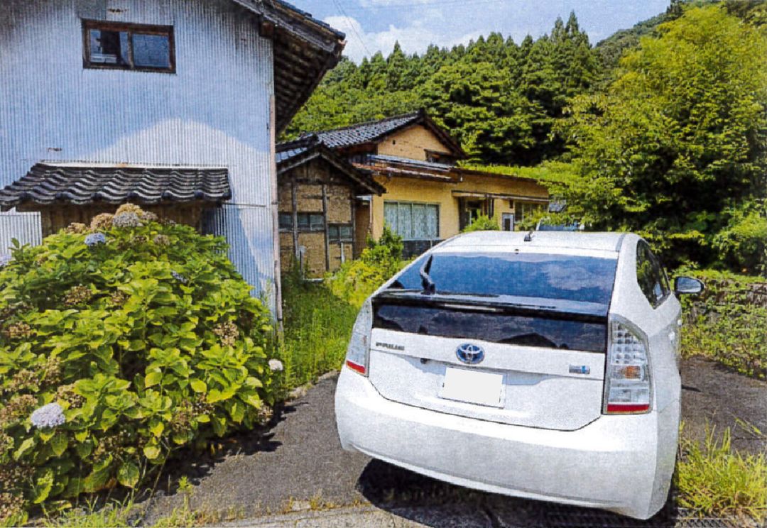 Vast 3777sqm Farmland with Two Houses in Historic Toyooka, Hyogo - Thumbnail 3