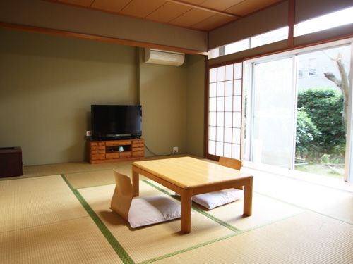 Yugawara Royal Heights 1LDK Condo with Hot Spring & Pool - Thumbnail 4