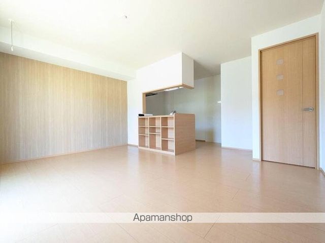 2LDK Apartment for Rent in Himeji, Hyogo - 60.54m² - Thumbnail 3