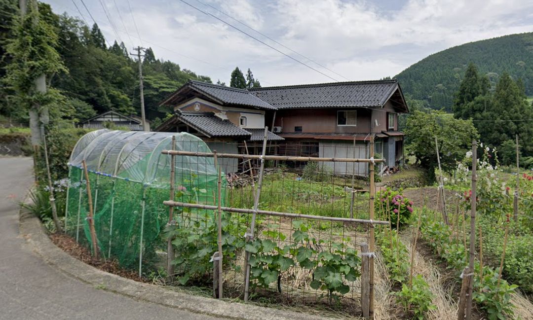 100万円 39,000㎡ Land & 8K House in Hyogo's Shinonsen Town - Thumbnail 2