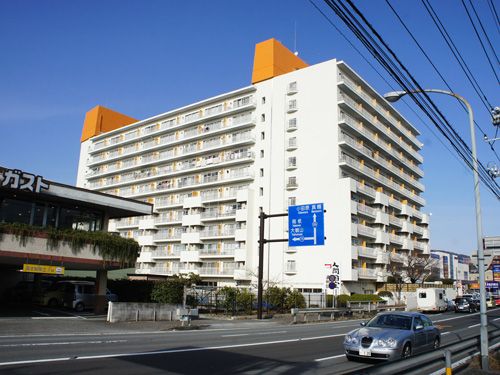 Yugawara Royal Heights 2LDK Condo with Onsen & Bay Views - Image 1
