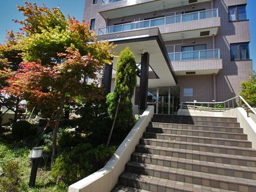 Asahi Fleur Yugawara Apartment with Private Onsen and Bay Views - Image 1