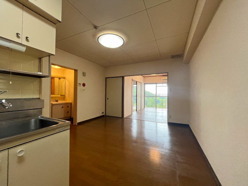 2LDK Apartment for Sale in Atami, Shizuoka - 43.75m² - Thumbnail 4