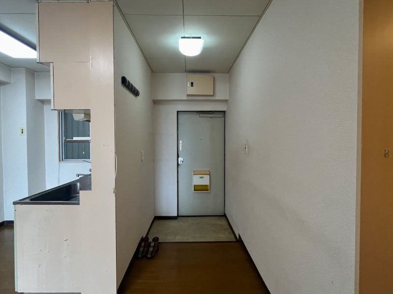 2LDK Apartment for Sale in Atami, Shizuoka - 43.75m² - Thumbnail 3