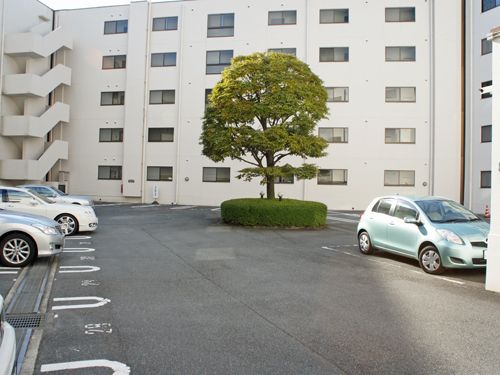 2LDK Apartment for Sale in Gotemba, Shizuoka - 77m² - Thumbnail 3