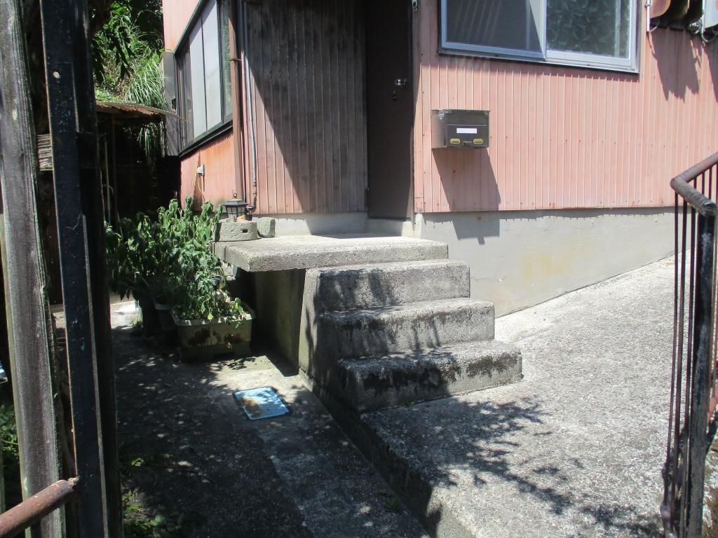 4K Detached House for Sale in Yawatahama with Panoramic Views - Thumbnail 3