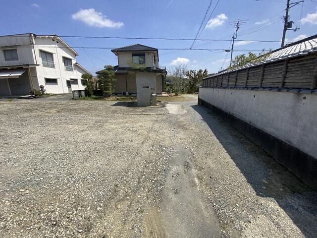 1974 Renovation Project House on Large Lot in Kasai City - Thumbnail 3