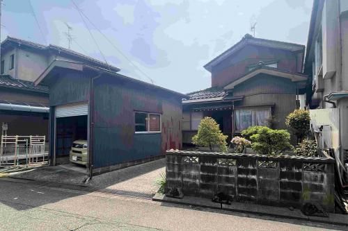 Compact 6K Akiya House with Garden Near JR Station in Sanjo, Niigata - Thumbnail 2