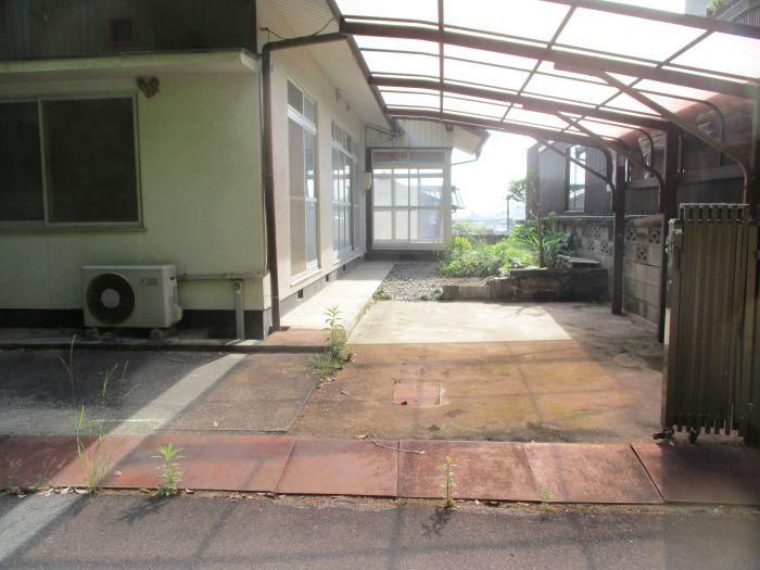 Spacious 6-Bedroom House with Sunroom in Satosho, Okayama - Thumbnail 3