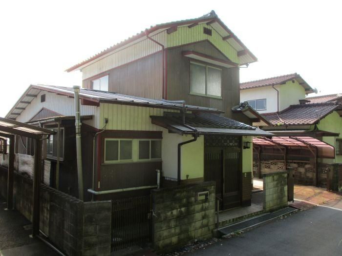 Spacious 6-Bedroom House with Sunroom in Satosho, Okayama - Thumbnail 2