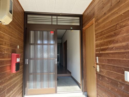Renovated 3DK House with Mountain Views in Tokamachi, Niigata - Thumbnail 3
