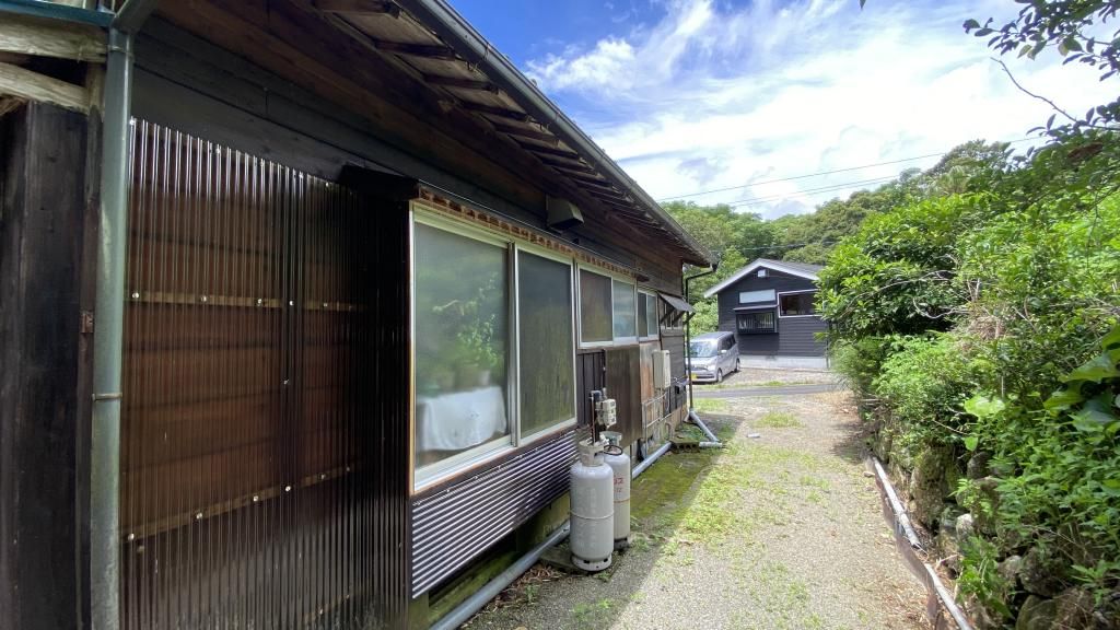 3DK Wooden House for Sale in Yakushima, Kagoshima - Thumbnail 2