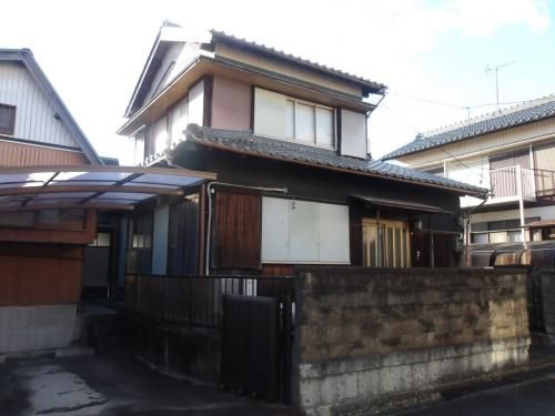 Spacious Corner Lot House in Quiet Kuwana Neighborhood - Thumbnail 2