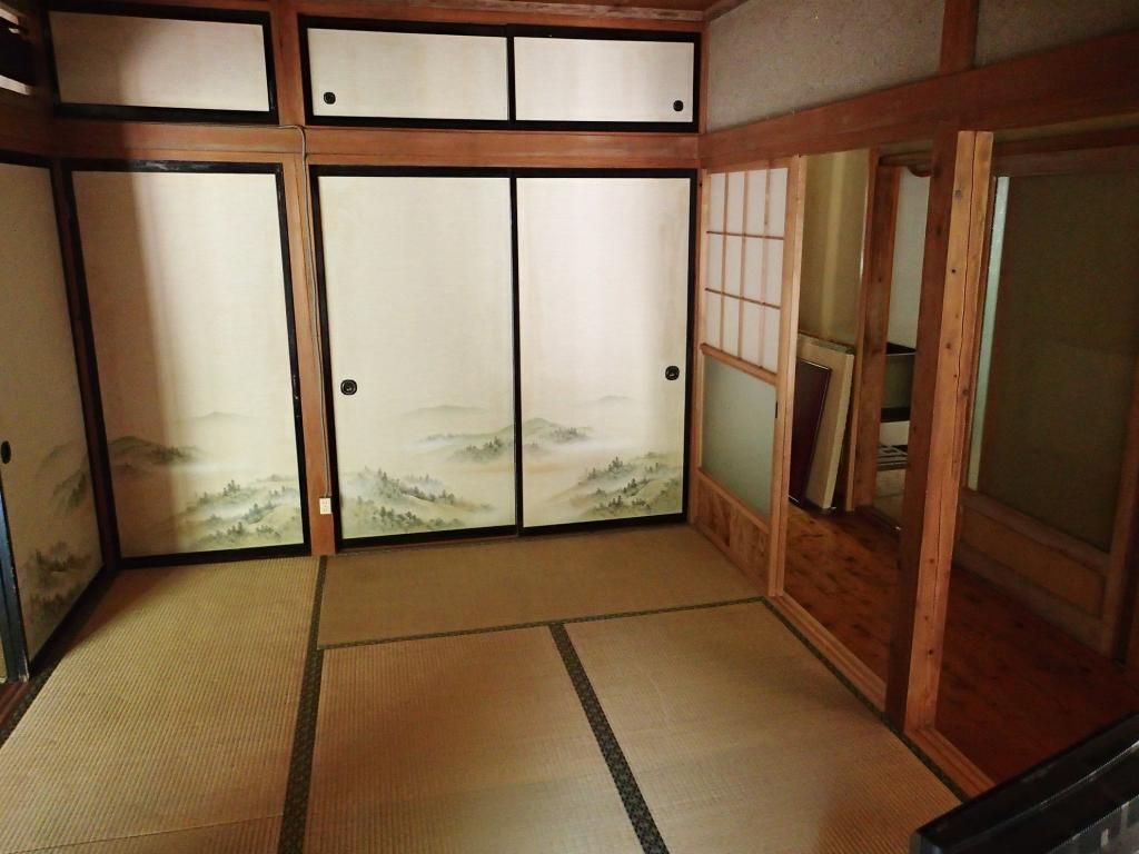 5-Bedroom House with Mountain Views in Otsuki, Yamanashi - Thumbnail 2