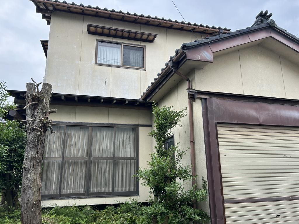Old House on Land for Sale in Quiet Sanjo City Neighborhood - Thumbnail 2