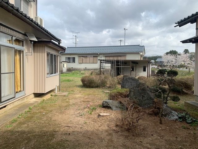 Awara City Akiya: Large Riverfront House with Farmland for Sale - Thumbnail 2