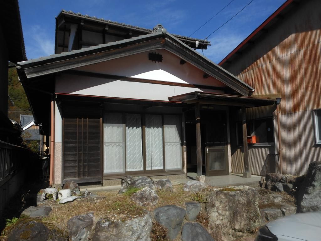 Spacious 6DK House with Large Garage in Gujo, Gifu - Image 7