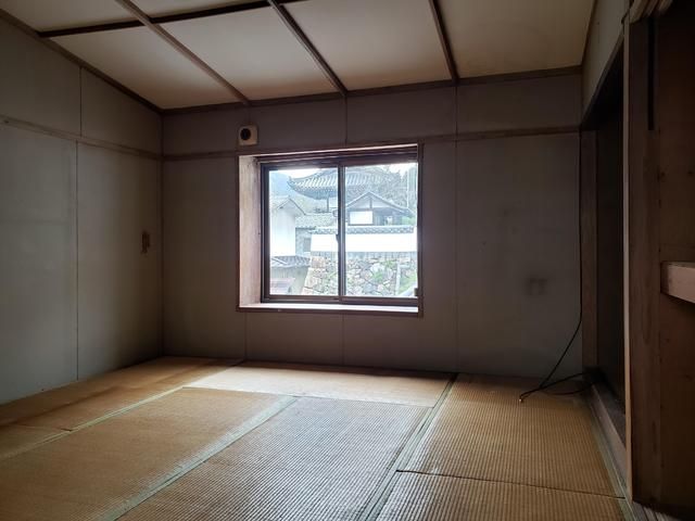 Century-Old 1926 Wooden House for Sale in Takehara, Hiroshima - Thumbnail 4