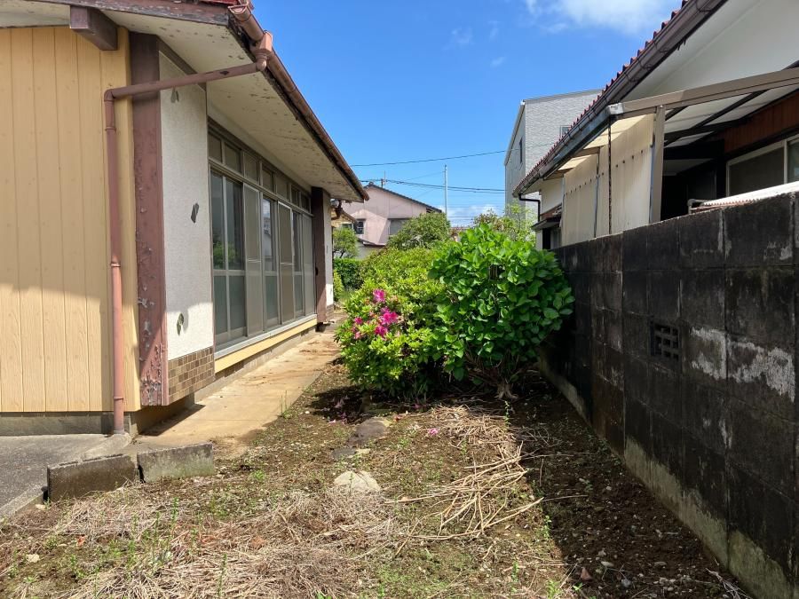 Spacious 5DK House on Large Lot in Miyazaki City - Thumbnail 2