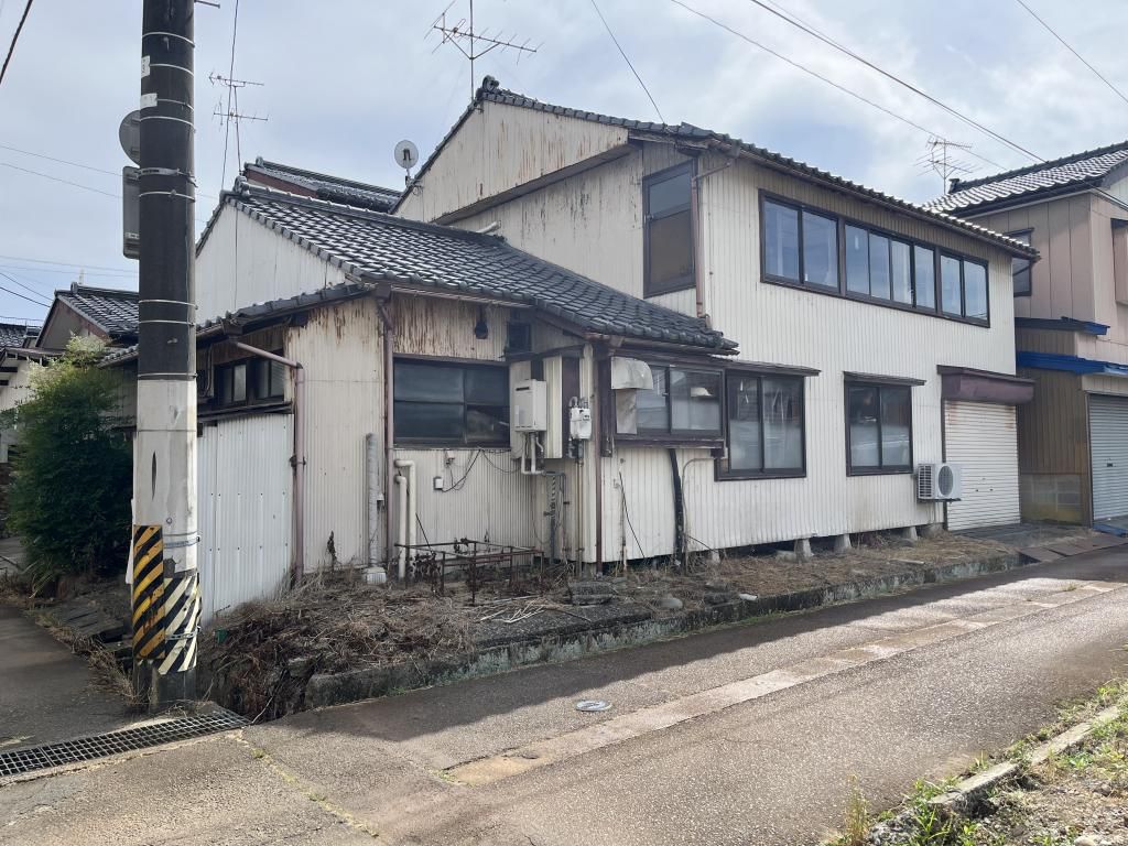 4DK Vacant House for Sale in Sanjo, Niigata - 119 sqm Land - Thumbnail 3