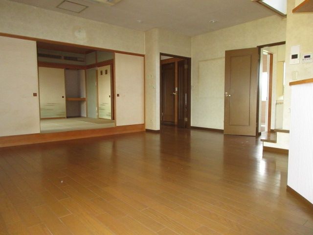 9LDK Spacious Family Home for Sale in Odate, Akita - Image 1