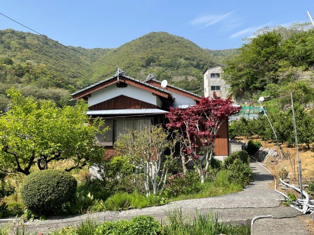 4DK Detached House for Sale in Seiyo City, Ehime - Near the Sea - Thumbnail 3
