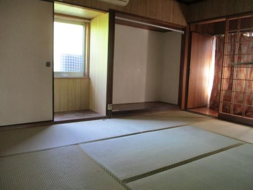 Two-Story Garage Home in Taku City, Saga Prefecture - Thumbnail 3