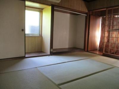 Two-Story Garage Home in Taku City, Saga Prefecture — Image 2, Taku, Saga
