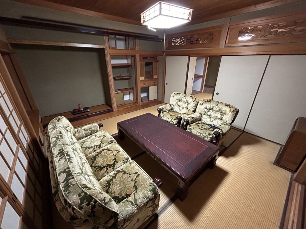 7DK House with Mountain View on Large Corner Lot in Imabari - Thumbnail 4