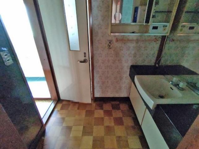 9LDK Spacious Family Home for Sale in Asahi, Toyama - Thumbnail 4