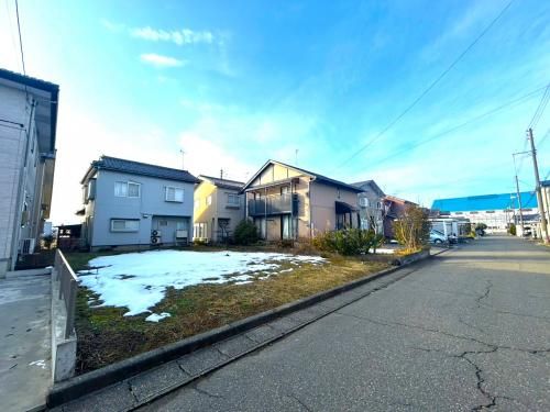 Spacious Vacant Corner Lot in Sanjo City, Niigata - Thumbnail 2
