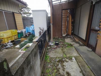 Land for sale (old house available) Hirakata Ainokawa 21 minutes walk from Takeri Station | Koshigaya Vacant House Bank (Koshigaya City, Yoshikawa City, Matsubushi Town) — Front_door, Koshigaya, Saitama
