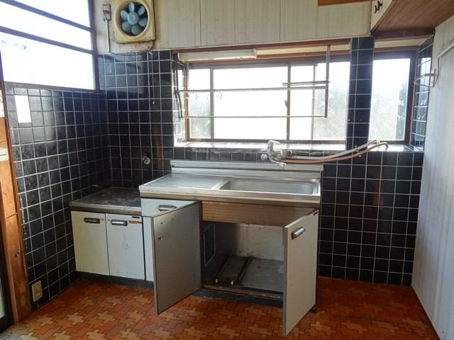 3DK House for Sale in Minamikyushu, Kagoshima - 918 sqm Land - Thumbnail 2