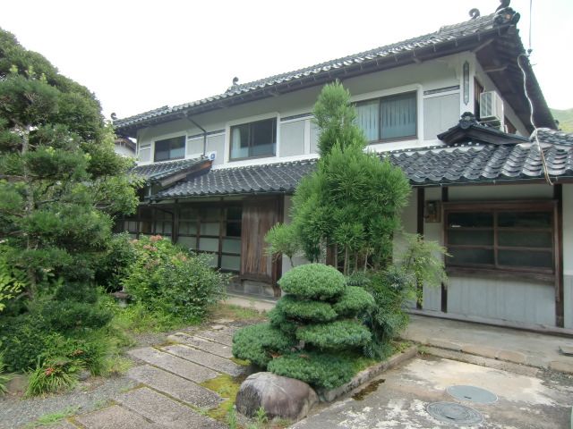 Traditional 306 sqm House on 626 sqm Land in Asago City - Thumbnail 2