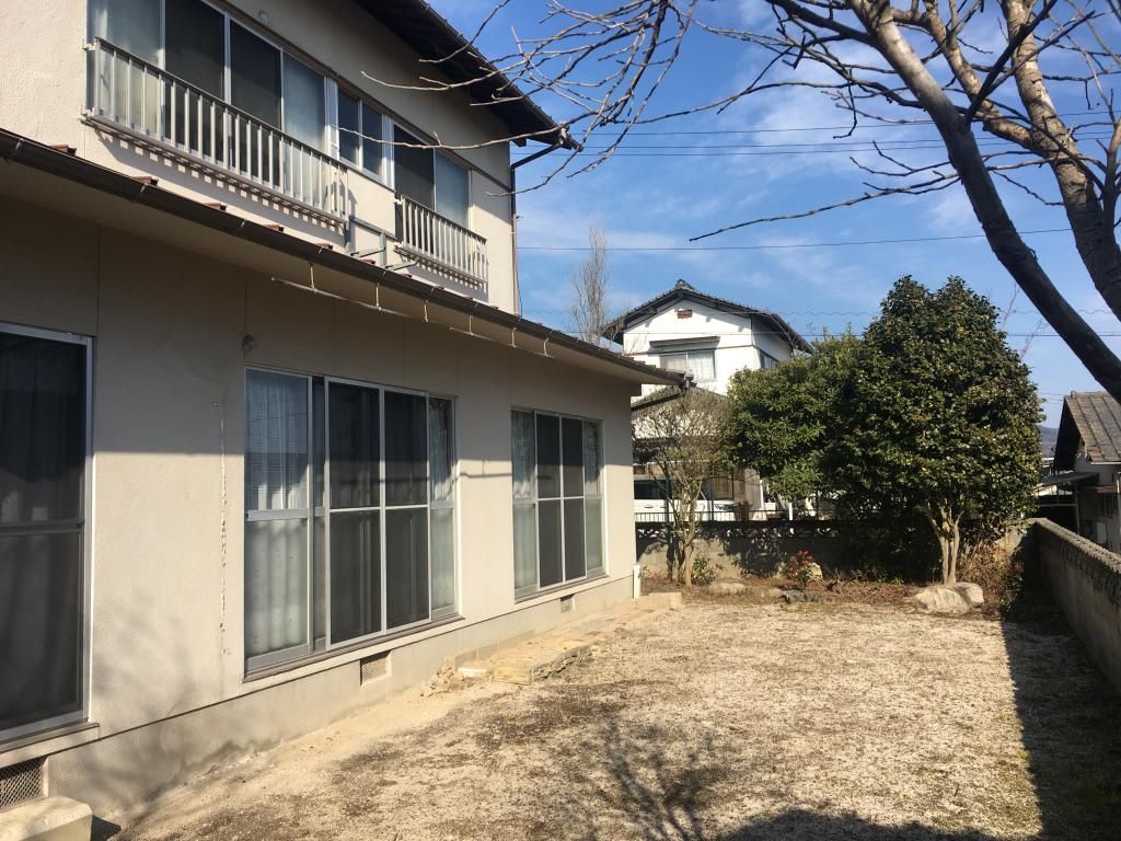 Hilltop 5DK House with Sea Views in Takehara, Hiroshima - Thumbnail 2