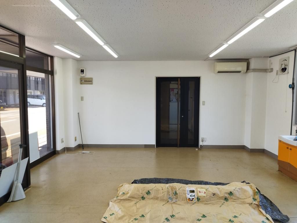Roadside Vacant Commercial Space for Rent in Sanjo City, Niigata - Thumbnail 2