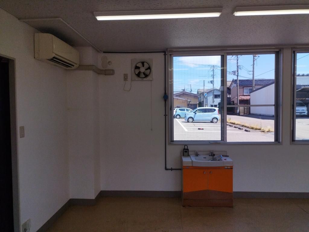 Roadside Vacant Commercial Space for Rent in Sanjo City, Niigata - Thumbnail 4