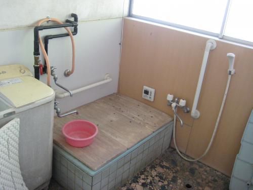 5DK Akiya House for Sale in Kitsuki, Oita with Mountain Views - Thumbnail 4