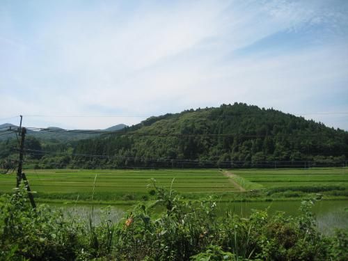 5DK Akiya House for Sale in Kitsuki, Oita with Mountain Views - Image 1
