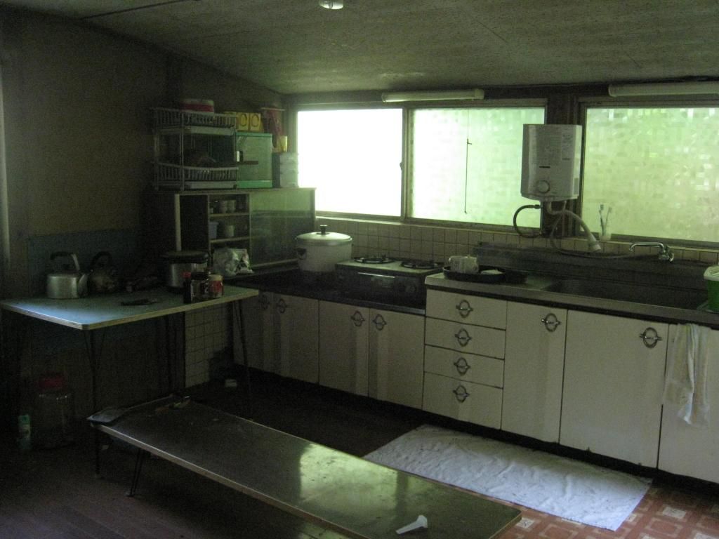 5DK Akiya House for Sale in Kitsuki, Oita with Mountain Views - Thumbnail 3