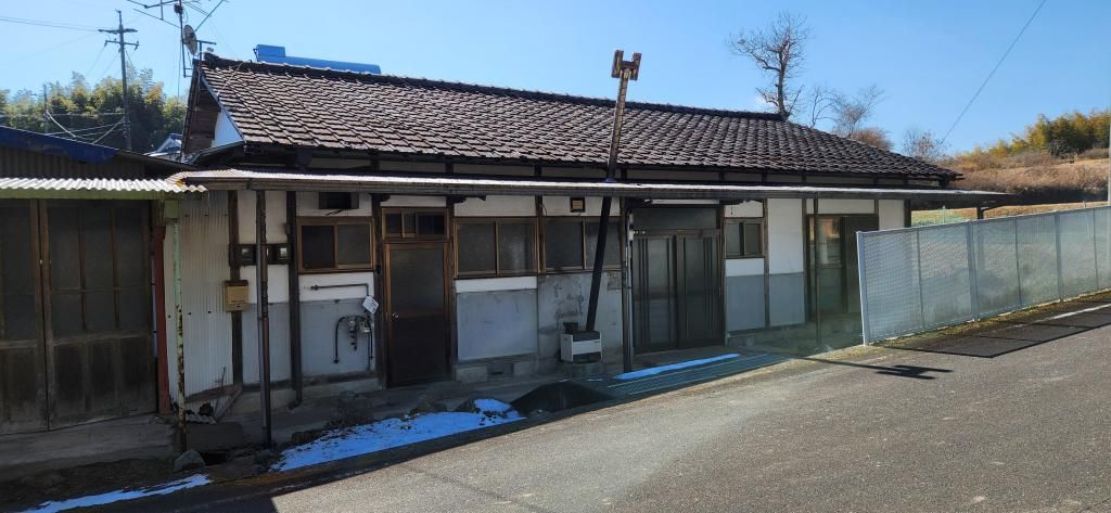 Traditional 6DK House with Warehouse & Farmland in Shoo Town, Okayama - Thumbnail 3