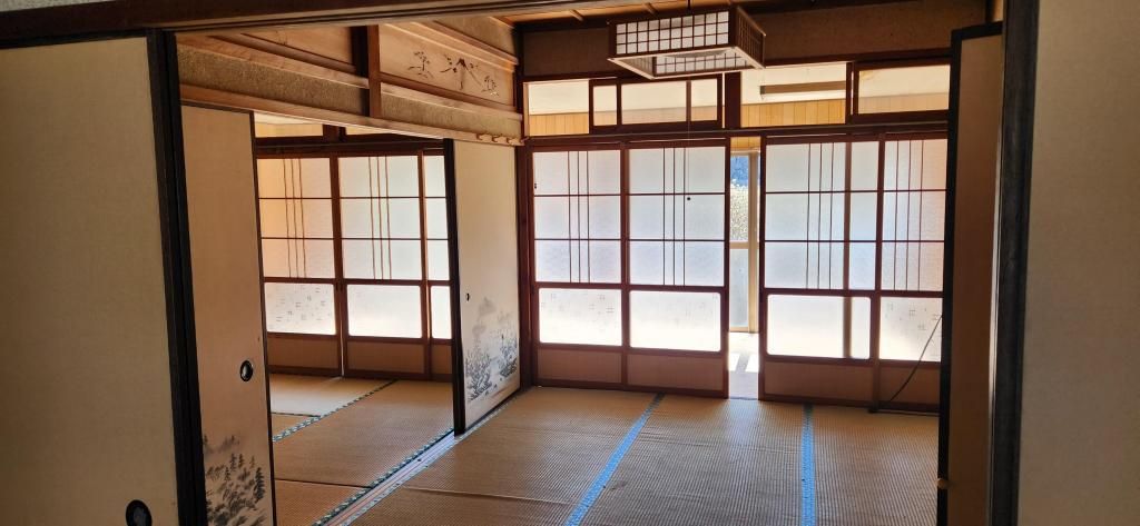 Traditional 6DK House with Warehouse & Farmland in Shoo Town, Okayama - Thumbnail 4