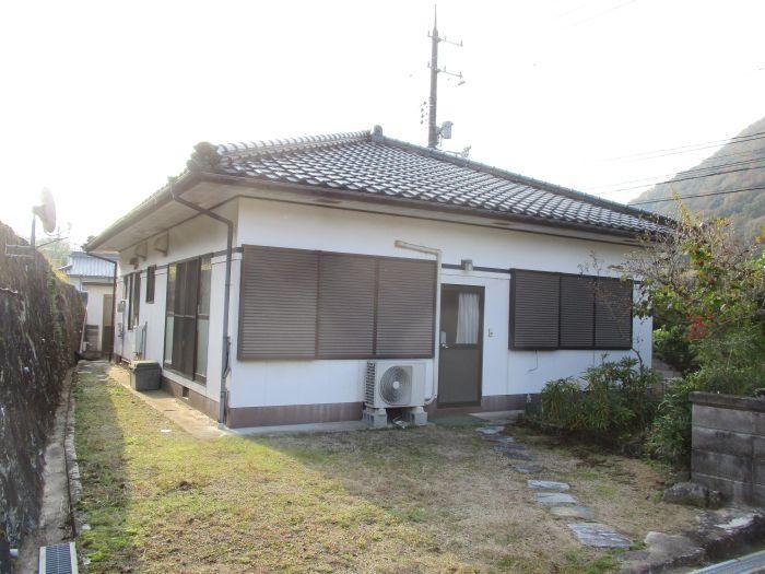 Traditional Kominka with Guest House & Farmland in Wake, Okayama - Thumbnail 3