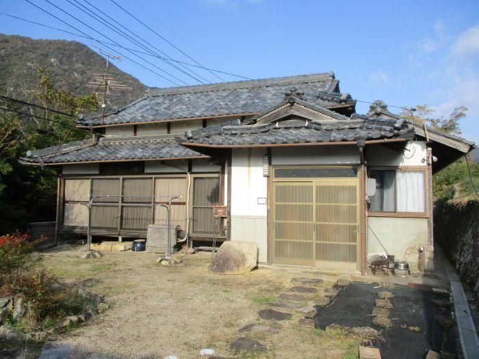Traditional Kominka with Guest House & Farmland in Wake, Okayama - Thumbnail 2