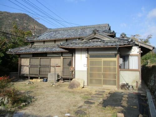 Traditional Kominka with Guest House & Farmland in Wake, Okayama - Image 1